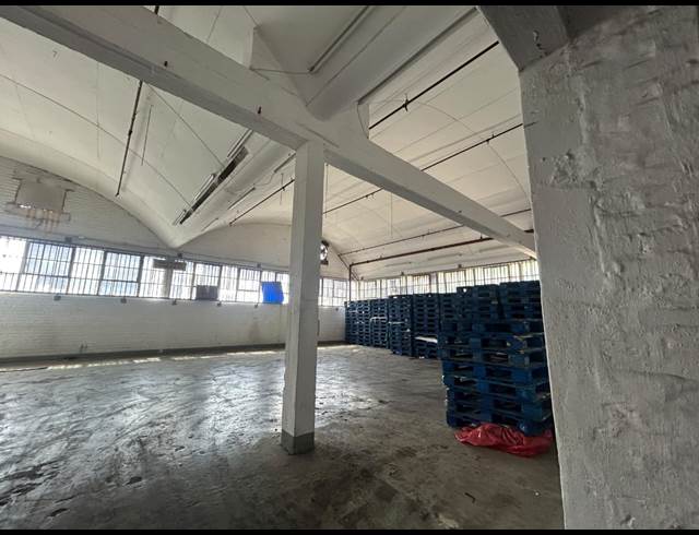 1,400M² WAREHOUSE TO LET IN INDUSTRIA WEST