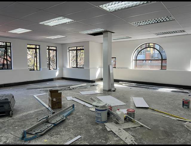 111M² OFFICE TO LET IN HYDE PARK