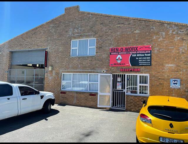 435M² WAREHOUSE TO LET IN STIKLAND INDUSTRIAL