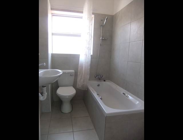 2 bed property to rent in CLAREMONT