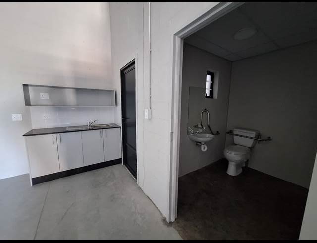 110M² WAREHOUSE TO LET IN MILNERTON CENTRAL
