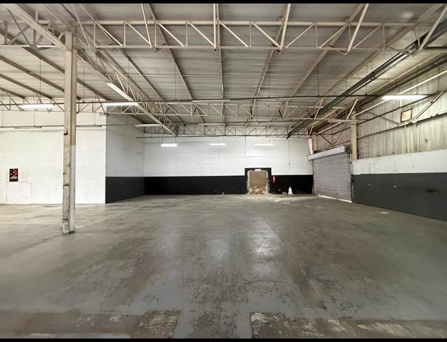 560M² WAREHOUSE TO LET IN HALFWAY HOUSE