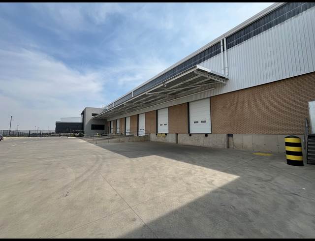 8,300M² WAREHOUSE TO LET IN AIRPORT PARK