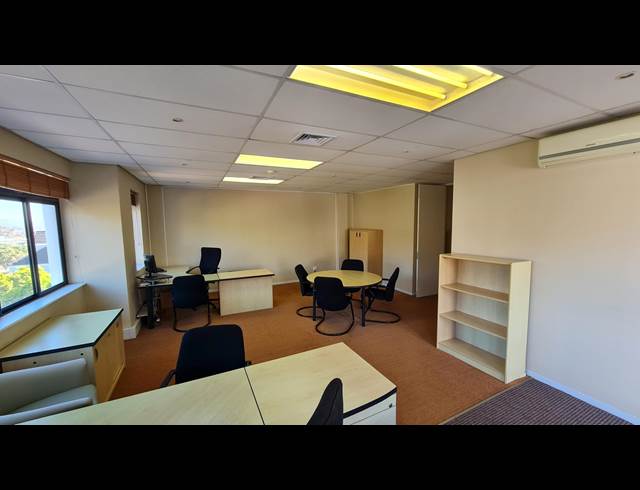 100M² OFFICE TO LET IN STEENBERG