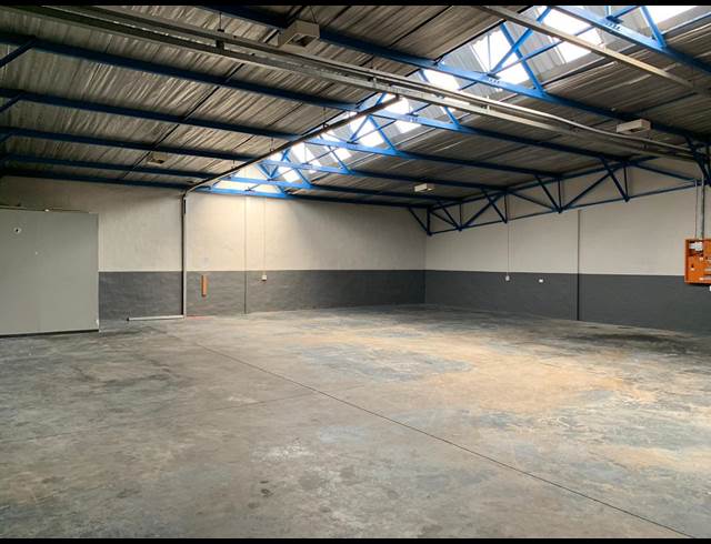 341M² WAREHOUSE TO LET IN STRIJDOMPARK