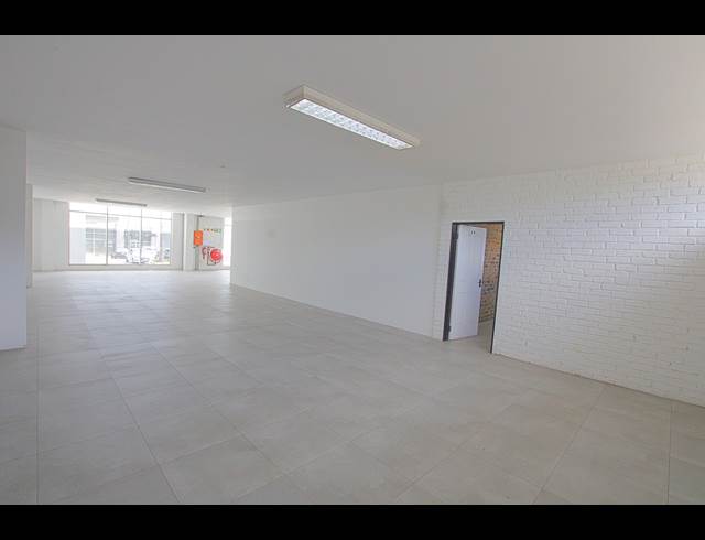 699M² WAREHOUSE TO LET IN KYA SANDS