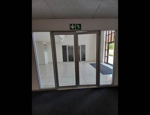 469M² OFFICE TO LET IN BRYANSTON