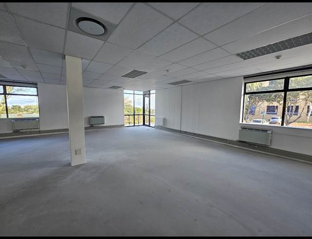 1,014M² OFFICE TO LET IN PLATTEKLOOF