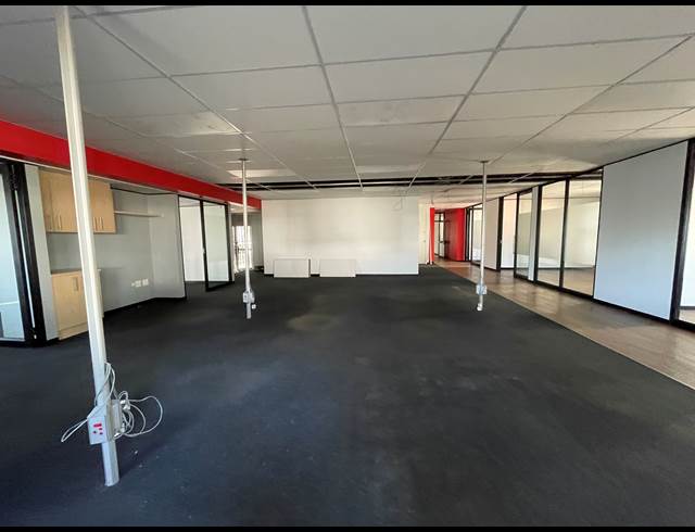 700M² OFFICE TO LET IN BRYANSTON