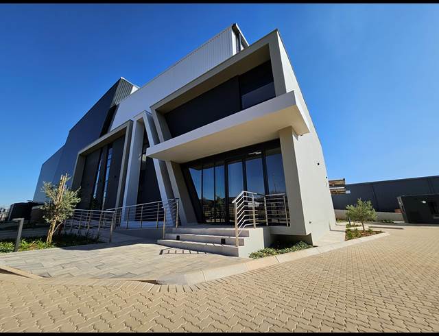 5,835M² WAREHOUSE TO LET IN SAMRAND BUSINESS PARK