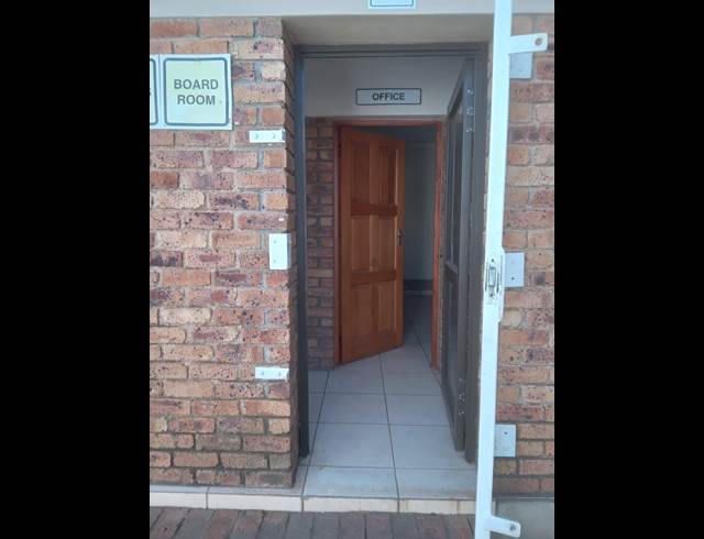 80M² BUILDING TO LET IN APEX