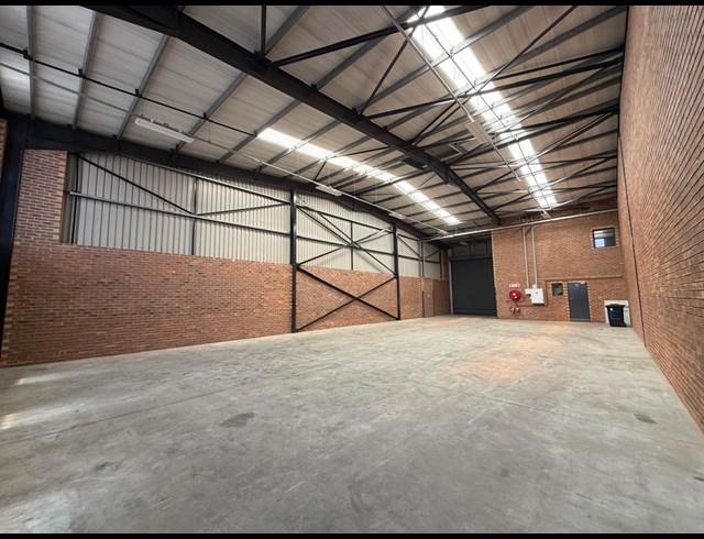 343M² WAREHOUSE TO LET IN CLAYVILLE