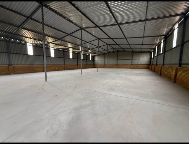 800M² WAREHOUSE TO LET IN TEDDERFIELD AH
