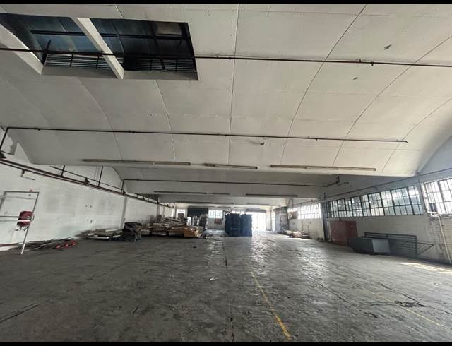 1,400M² WAREHOUSE TO LET IN INDUSTRIA WEST