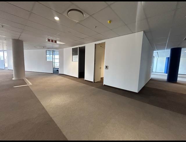 1,290M² OFFICE TO LET IN WATERFALL