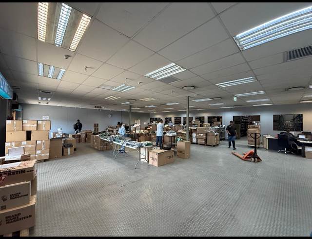 3,137M² WAREHOUSE TO LET IN HALFWAY HOUSE