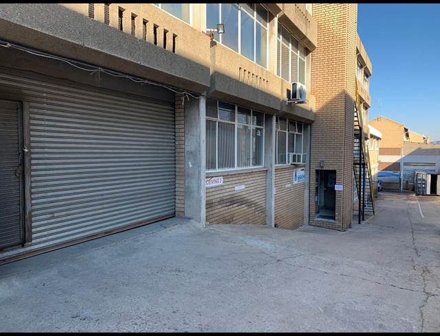 1,950M² WAREHOUSE TO LET IN WYNBERG