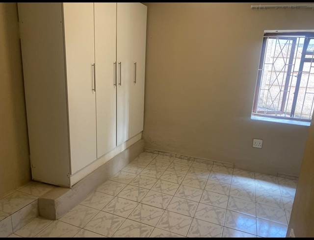 1 BEDROOM ROOM TO LET IN RESERVOIR HILLS