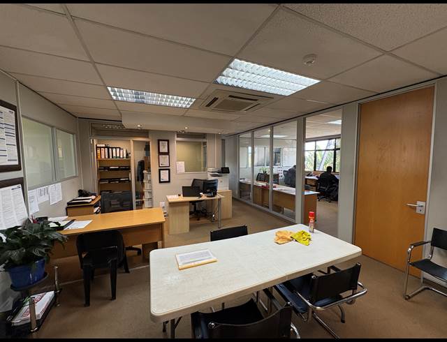 193M² OFFICE TO LET IN PAROW NORTH