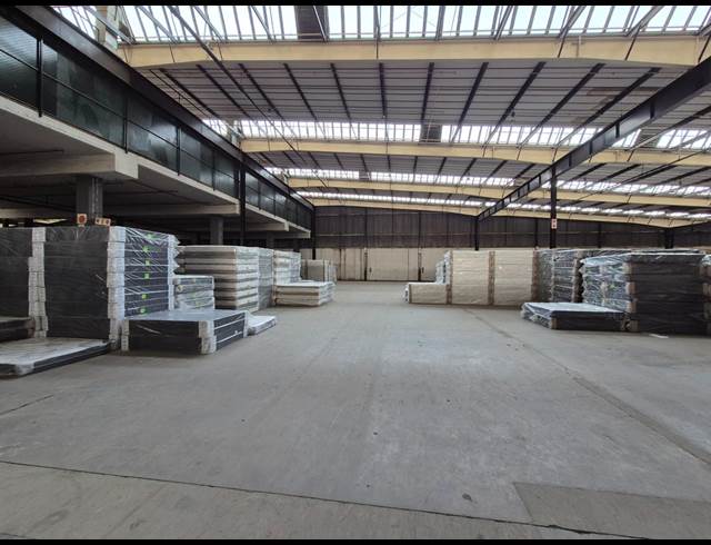 32,965M² WAREHOUSE TO LET IN ROODEKOP