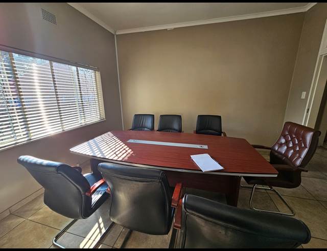 M² OFFICE TO LET IN CAPITAL PARK