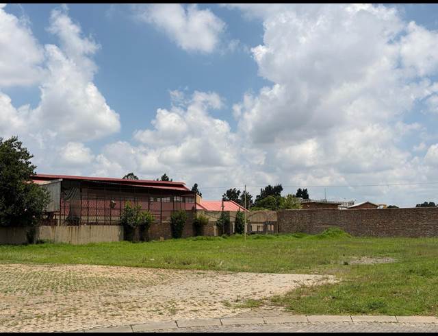 3,000M² INDUSTRIAL YARD TO LET IN CLAYVILLE