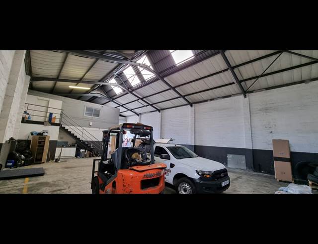 350M² WAREHOUSE TO LET IN AIRPORT INDUSTRIA