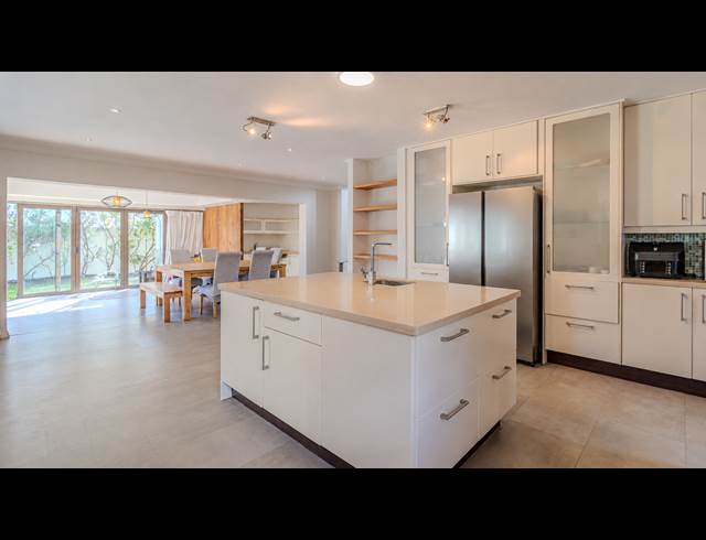 6 BEDROOM HOUSE TO LET IN BIG BAY