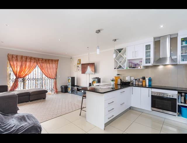 2 BEDROOM HOUSE TO LET IN PARKLANDS EAST