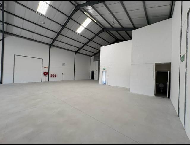 429M² WAREHOUSE TO LET IN FIRGROVE INDUSTRIAL ESTATE