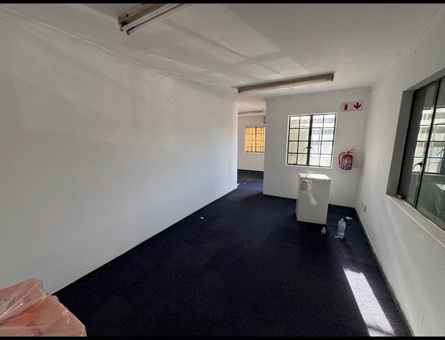 383M² WAREHOUSE TO LET IN RED HILL