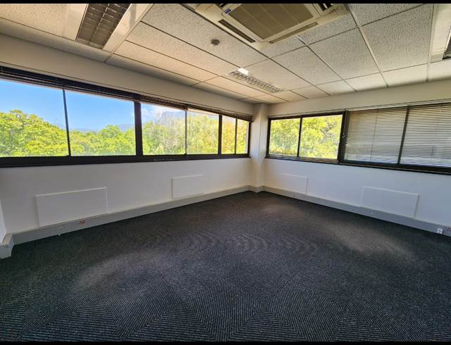 1,960M² OFFICE TO LET IN MOWBRAY