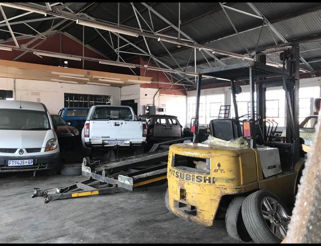 724M² WAREHOUSE TO LET IN KEW
