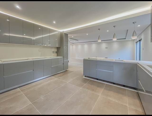 4 BEDROOM TOWNHOUSE TO LET IN SEAWARD ESTATES