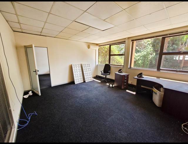 334M² OFFICE TO LET IN HOUGHTON ESTATE