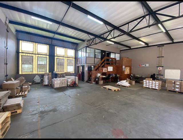 210M² WAREHOUSE TO LET IN BRIARDENE