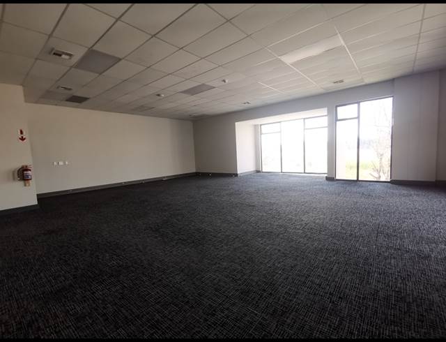 125M² OFFICE TO LET IN RYNFIELD