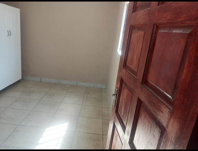 2 bed property to rent in REGENTS PARK ESTATE