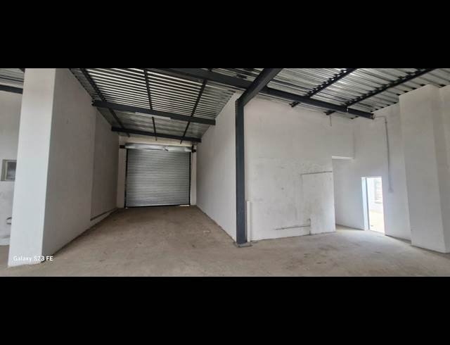 705M² WAREHOUSE TO LET IN STAFFORD
