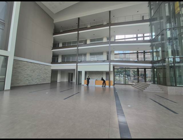 2,469M² BUILDING TO LET IN PARKTOWN