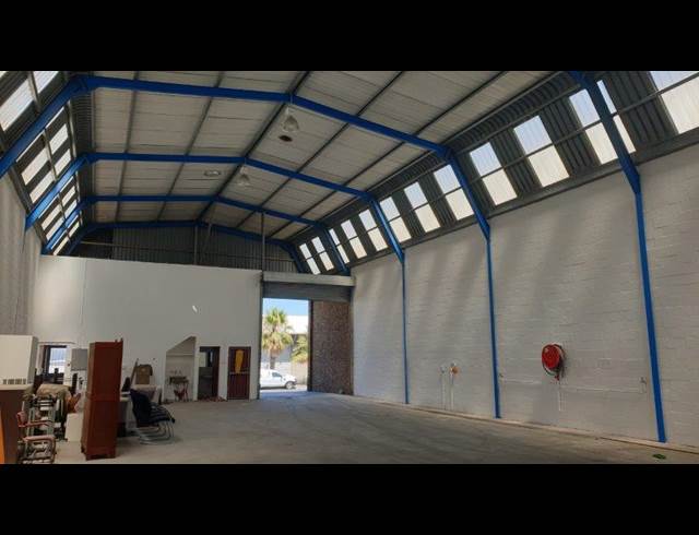 377M² WAREHOUSE TO LET IN KILLARNEY GARDENS