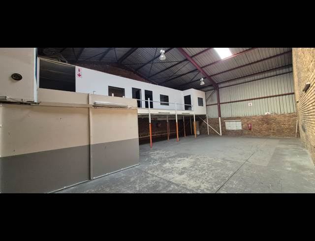 300M² WAREHOUSE TO LET IN ANDERBOLT