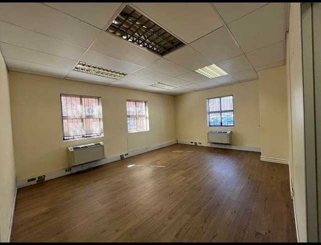 125M² OFFICE TO LET IN HIGHVELD