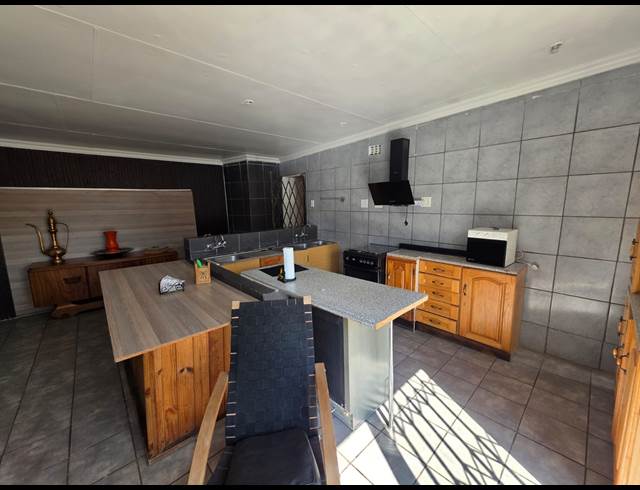 3 BEDROOM FLAT TO LET IN ARCON PARK
