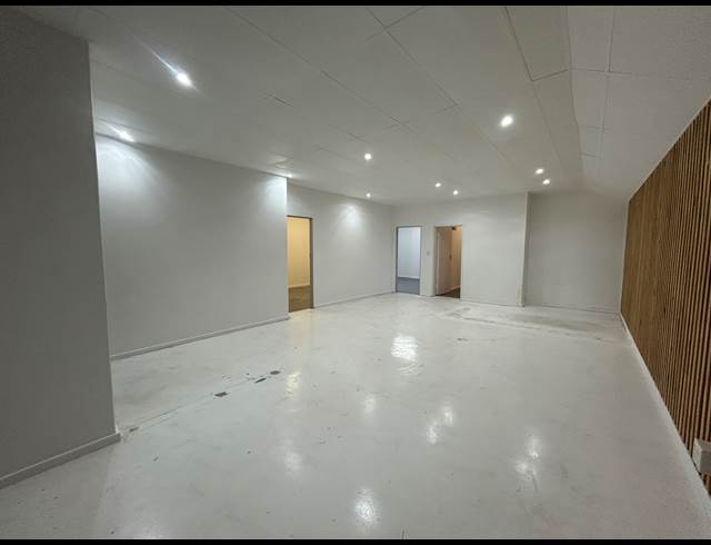 925M² WAREHOUSE TO LET IN PAROW INDUSTRIAL
