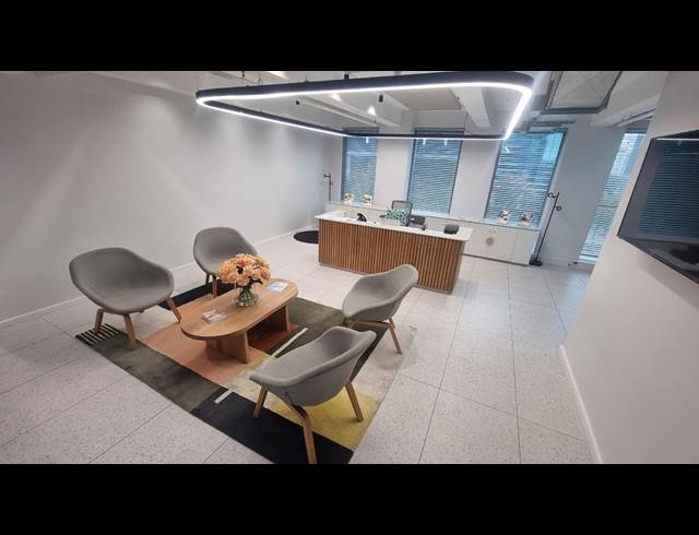 1,133.10M² OFFICE TO LET IN FORESHORE