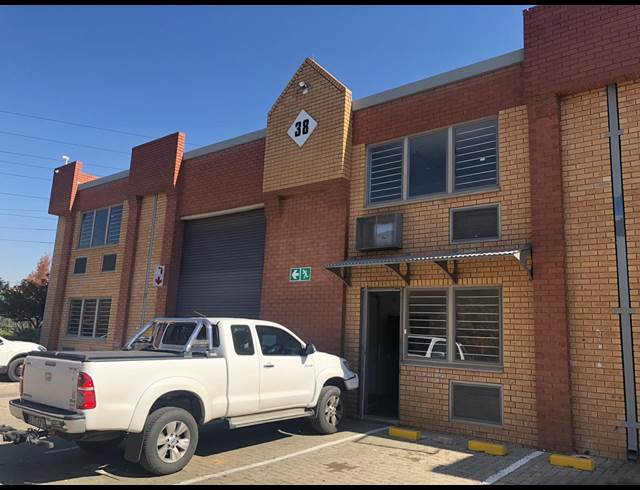 272M² WAREHOUSE TO LET IN STRIJDOMPARK