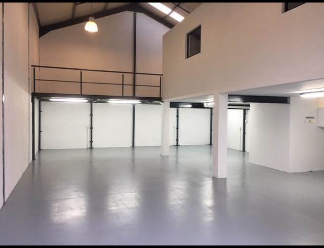 223M² WAREHOUSE RENTED IN WESTLAKE