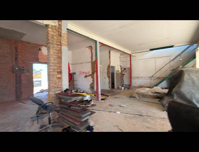 330M² WAREHOUSE TO LET IN EASTLEIGH