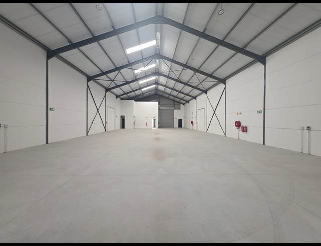 1,232M² WAREHOUSE TO LET IN FIRGROVE
